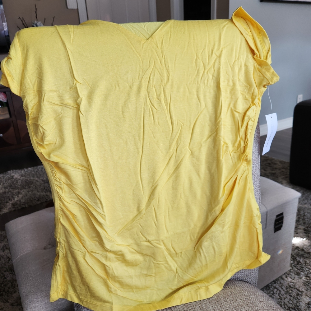 New York & Company Sunny Yellow Short Sleeve Top Size XL Ruching On Sides V-Neck